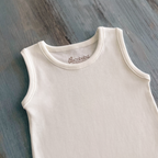 Body sin manga bebé blanco — detalle broches algodón orgánico | Ecobebé