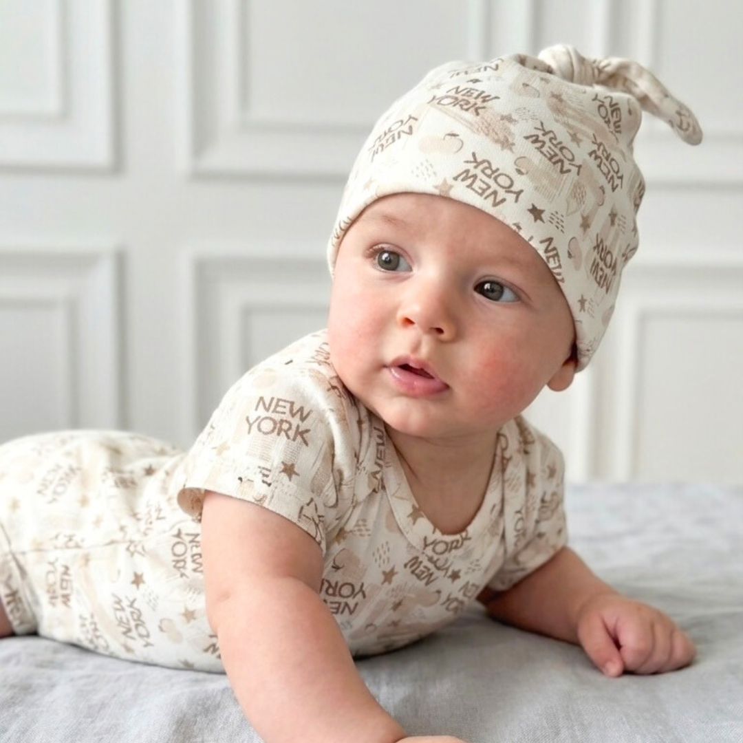Set body y gorrito nudo bebé New York Dream en algodón orgánico pima peruano | Ecobebé